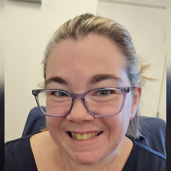 Meet your Posher, Lynn - Picture 1 of 1